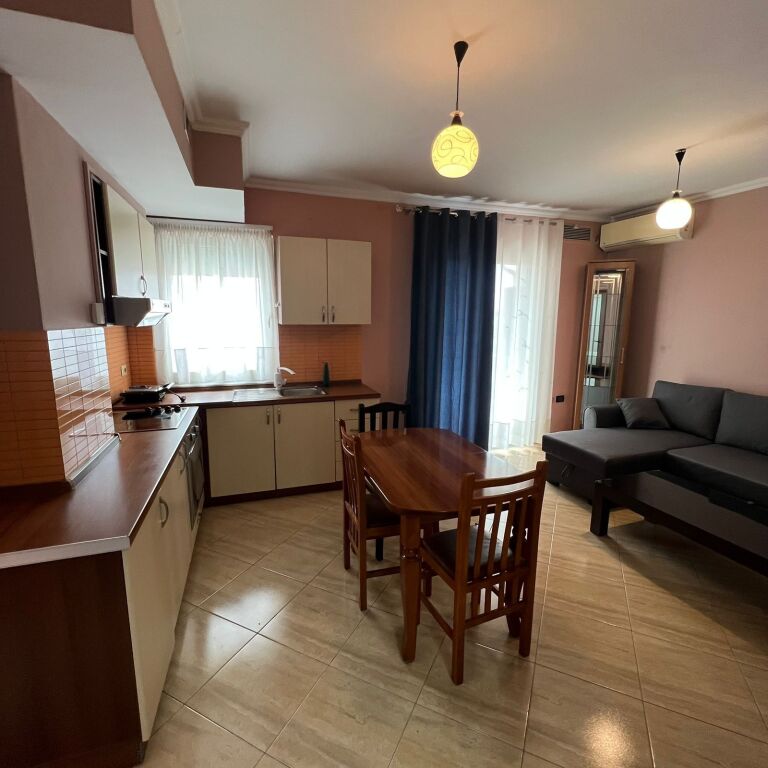 Apartament 1+1 me qira – Rruga e Dibrës, pranë Fakultetit të Mjekësisë !