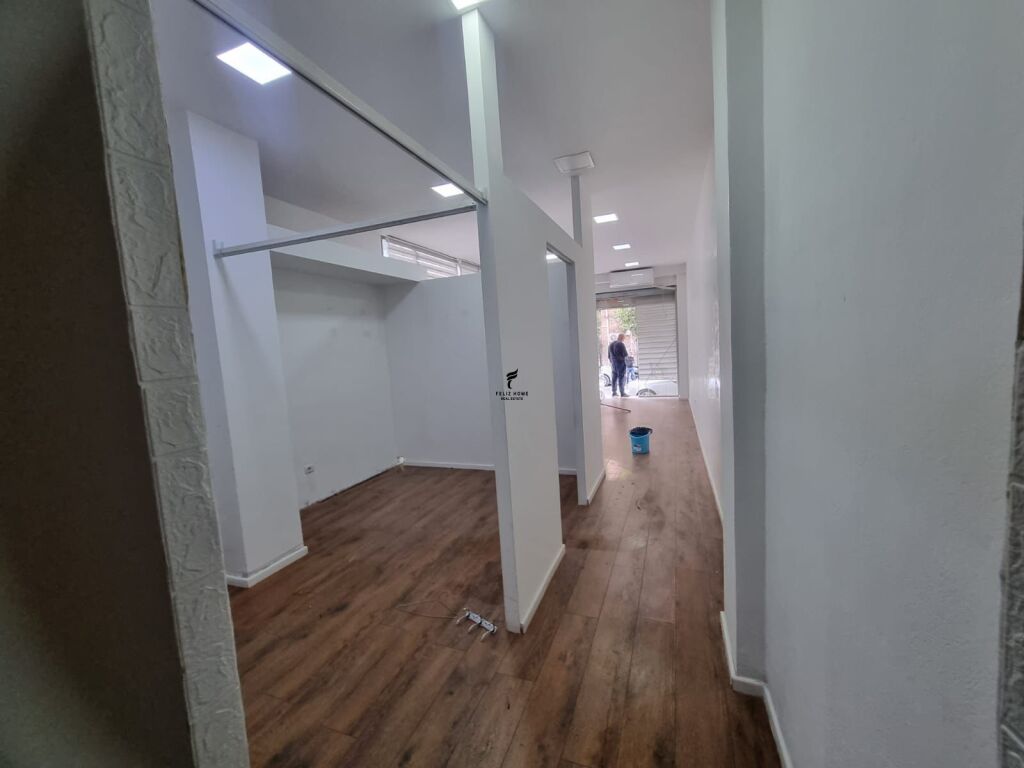SHOP FOR RENT 50 M2 MYSLYM SHYRI 60,000 LEKE FH-72531