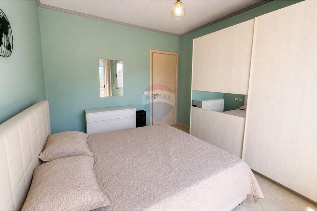 Shitet apartament 2+1 te Mine Peza