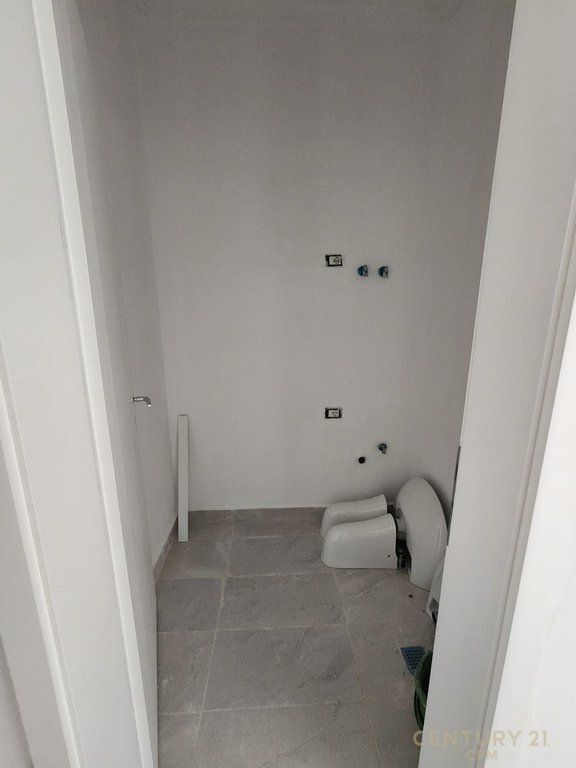 Apartament 2+1+2 për shitje tek Radisoni Liqeni i Thatë, Tiranë - 275,000€
