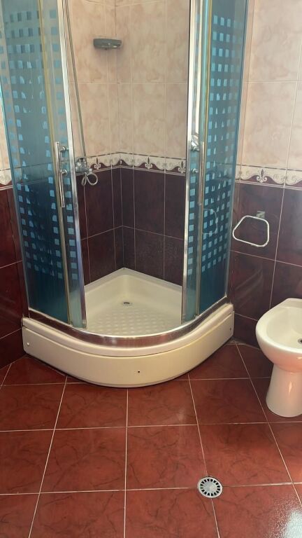 Qera | Shtëpi private 3 + 1 | Kinostudio | 400 €/muaj