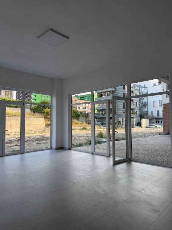 Rent | Ambjent Biznesi | Rruga 5 Maji | 3200 €/month