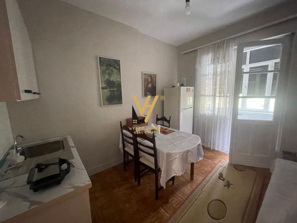 JEPET APARTAMENT 2+1+BLK ME QERA TE ISH RESTORANT DURRESI 45.000 LEKE