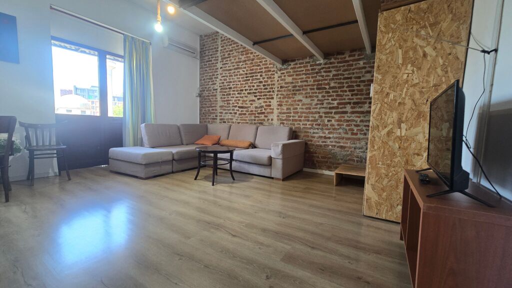 Tirana, monolocale 1+1 in affitto, 1° piano, 50 m², 550 € (Centro)