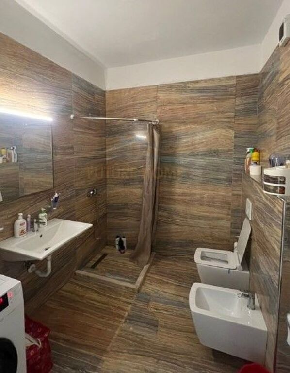 Shitet Apartament 2+1+Post Parkimi, Yzberisht, Grand Galery.