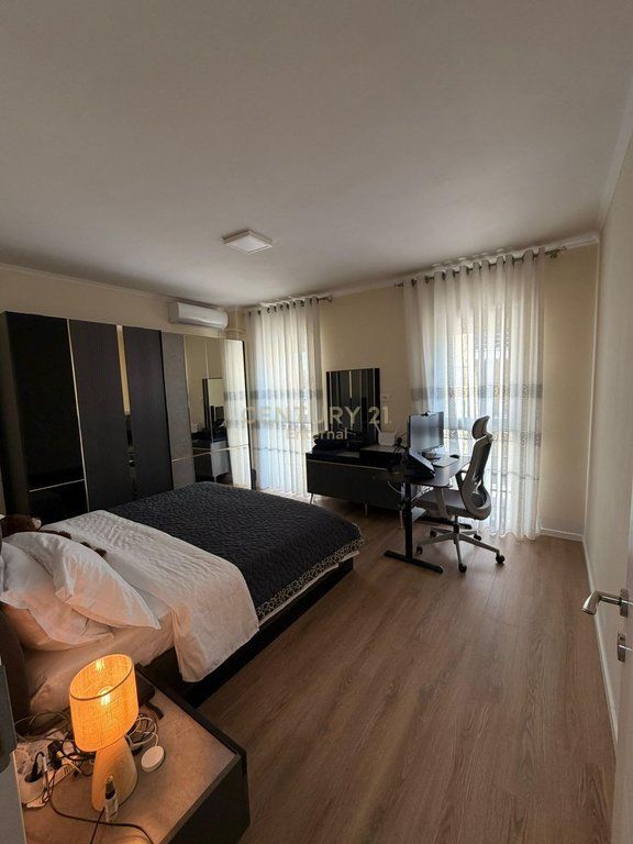 Mine Peza - Jepet 2+1 Luxury Prane Prokurorise Pallat i 2024 750 € /Muaj