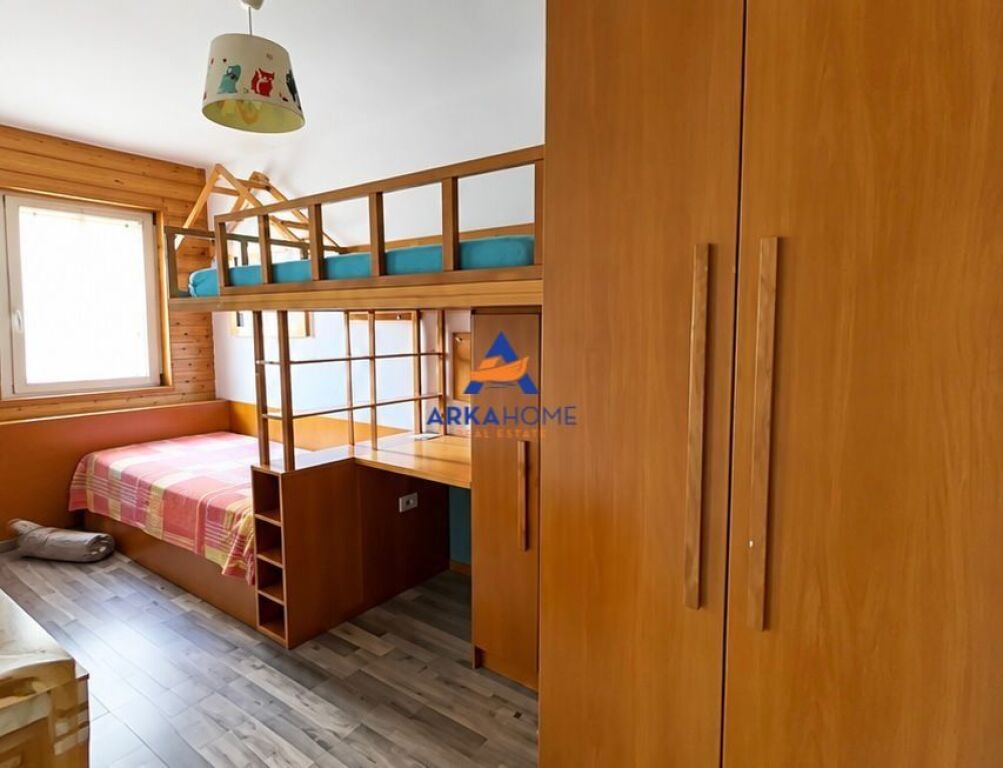 JEPET APARTAMENT 2+1 ME QERA "SELITË, AFËR MARKET XHANGOLLI" 550 EURO
