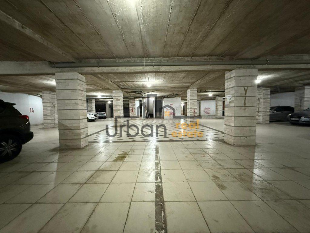 Rent, Garage, Yellow Buildings, Tirana - 4000€ | 1500 m²
