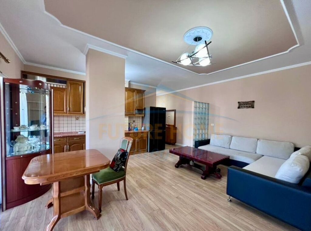 Qera, Apartament 2+1, Xhamllik, Tiranë.