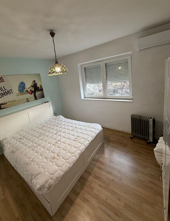 Jepet me qira apartament 1+1 – Rrugica e Salës, Rruga e Elbasanit