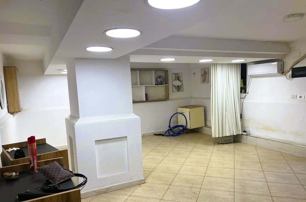 Business premises for rent in the heart of Ish-Blloku, near the Agimi buildings