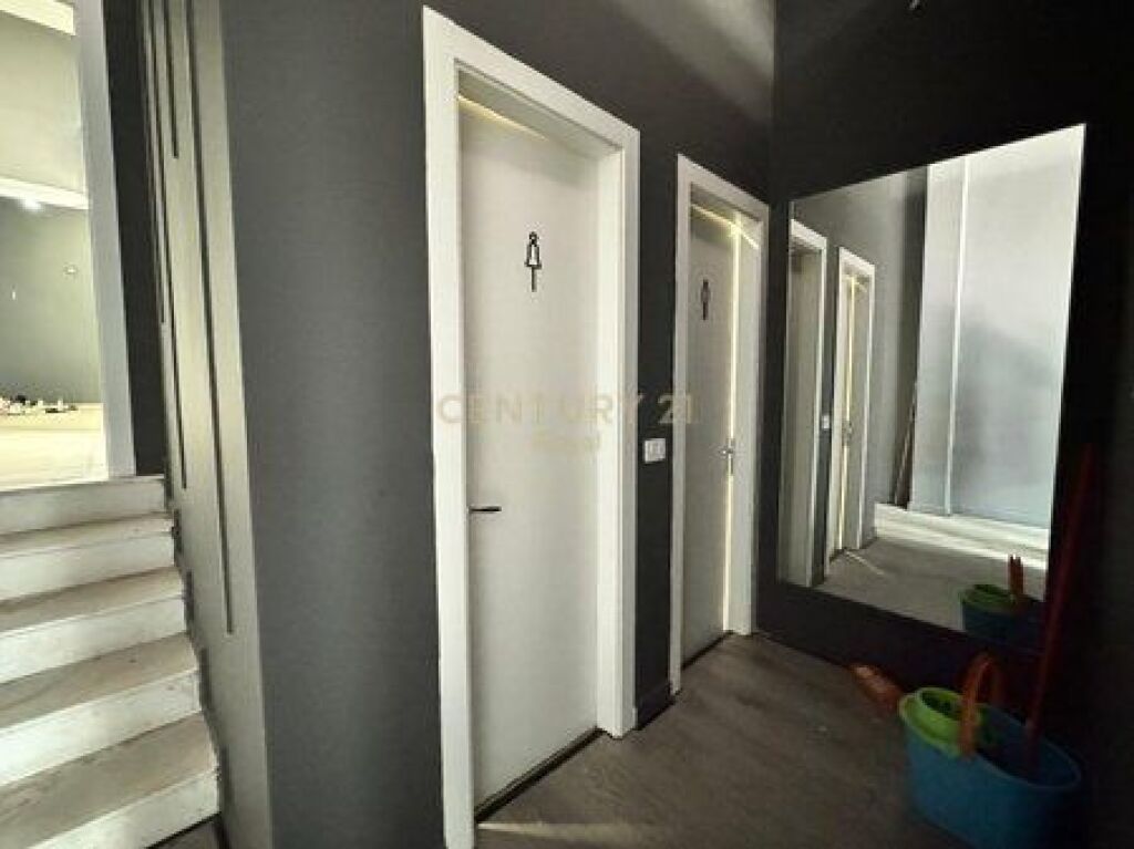  Commercial space for rent on Bardhok Biba Street