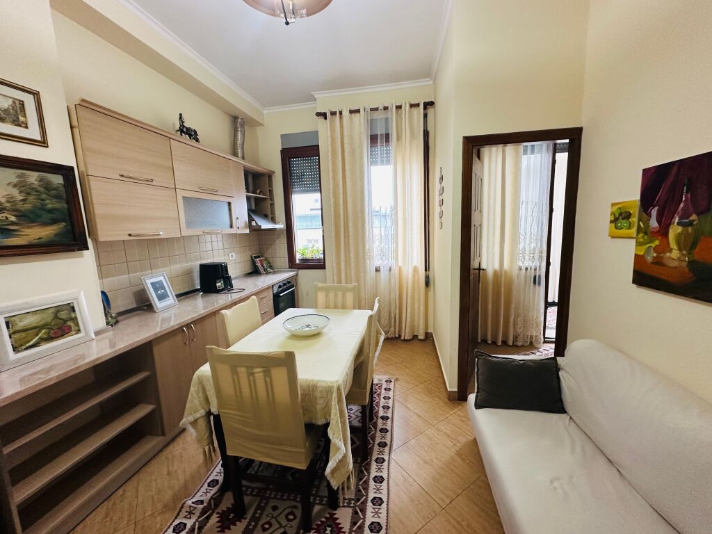 Jepet Me Qera Apartament 1+1+1 Ballkon