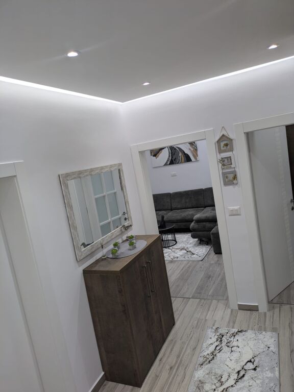 Qera | Apartament 1 + 1 | Rruga Ferit Xhajko | 600 €/muaj