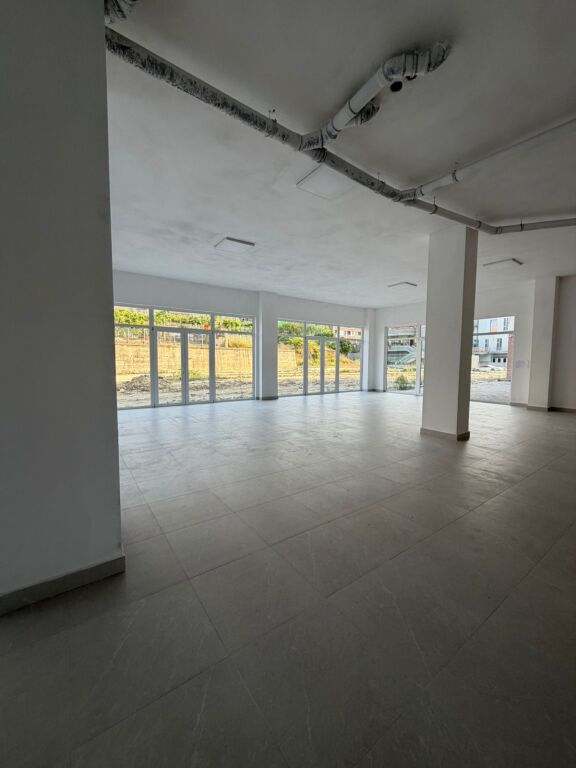 Qera | Ambjent Biznesi | Rruga 5 Maji | 1800 €/muaj