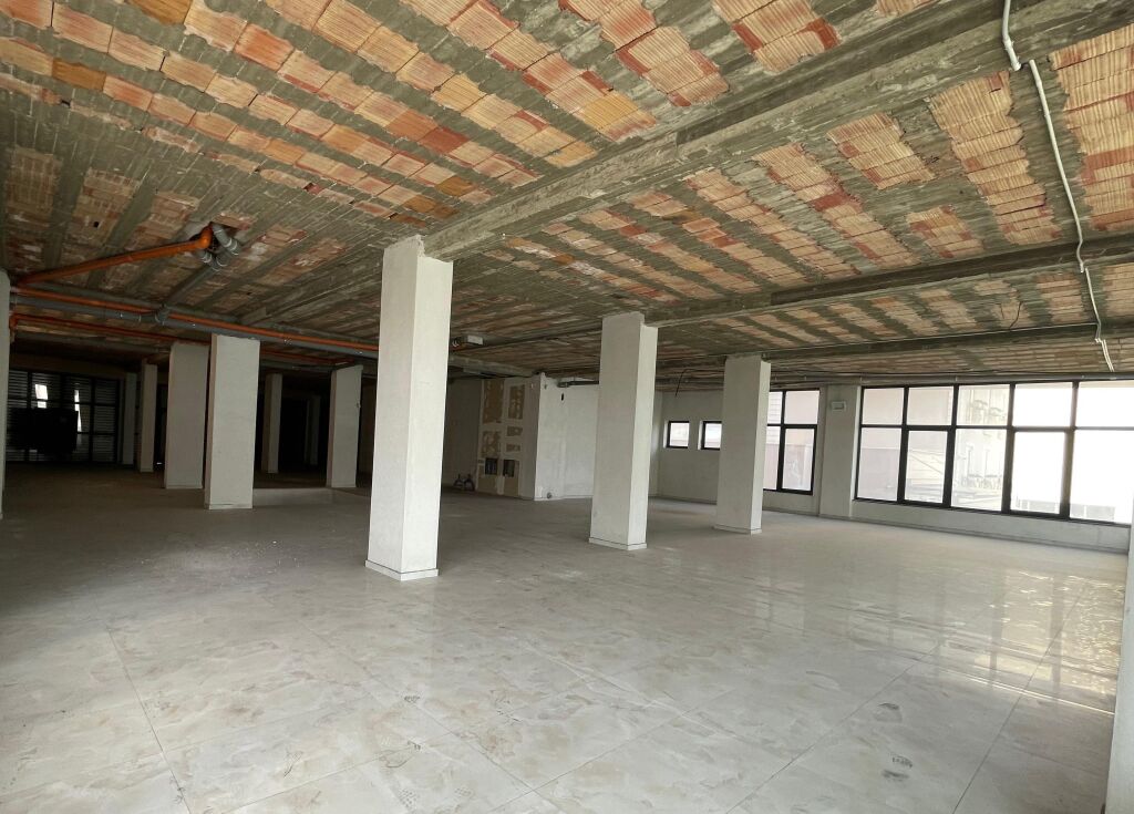 📌 Locale Commerciale in Affitto – Presso il Sottopassaggio del Comune ✨