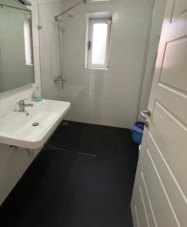 Jepet me qira apartament 1+1 – Rrugica e Salës, Rruga e Elbasanit