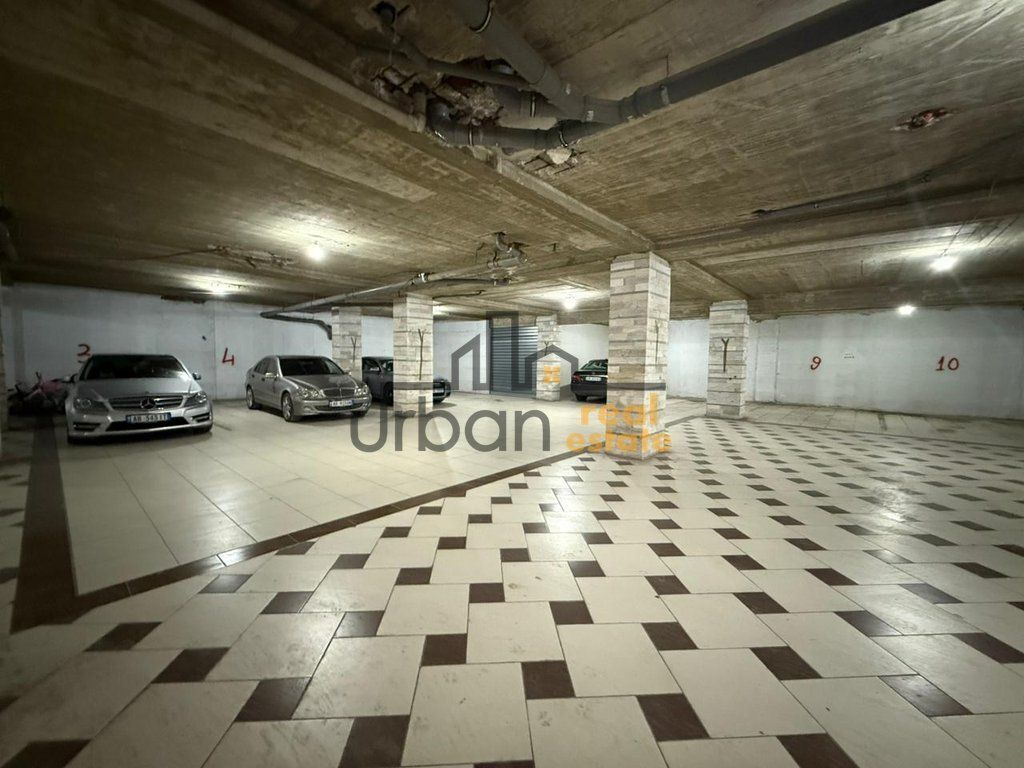Rent, Garage, Yellow Buildings, Tirana - 4000€ | 1500 m²