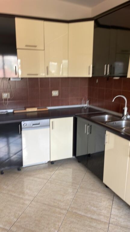 Qera | Shtëpi private 3 + 1 | Kinostudio | 400 €/muaj