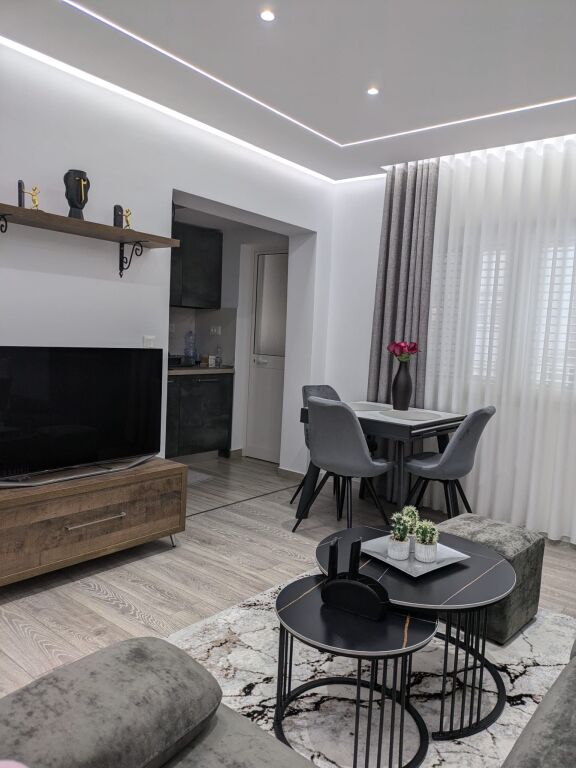 Qera | Apartament 1 + 1 | Rruga Ferit Xhajko | 600 €/muaj
