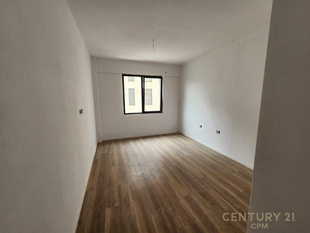Apartament 2+1+2 për shitje tek Radisoni Liqeni i Thatë, Tiranë - 275,000€