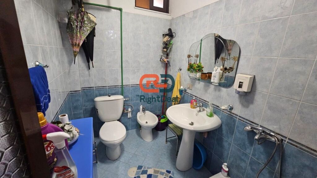 Jepet Me Qira, Apartament 2+1 Tek Shkolla E Kuqe, I Mobiluar!!
