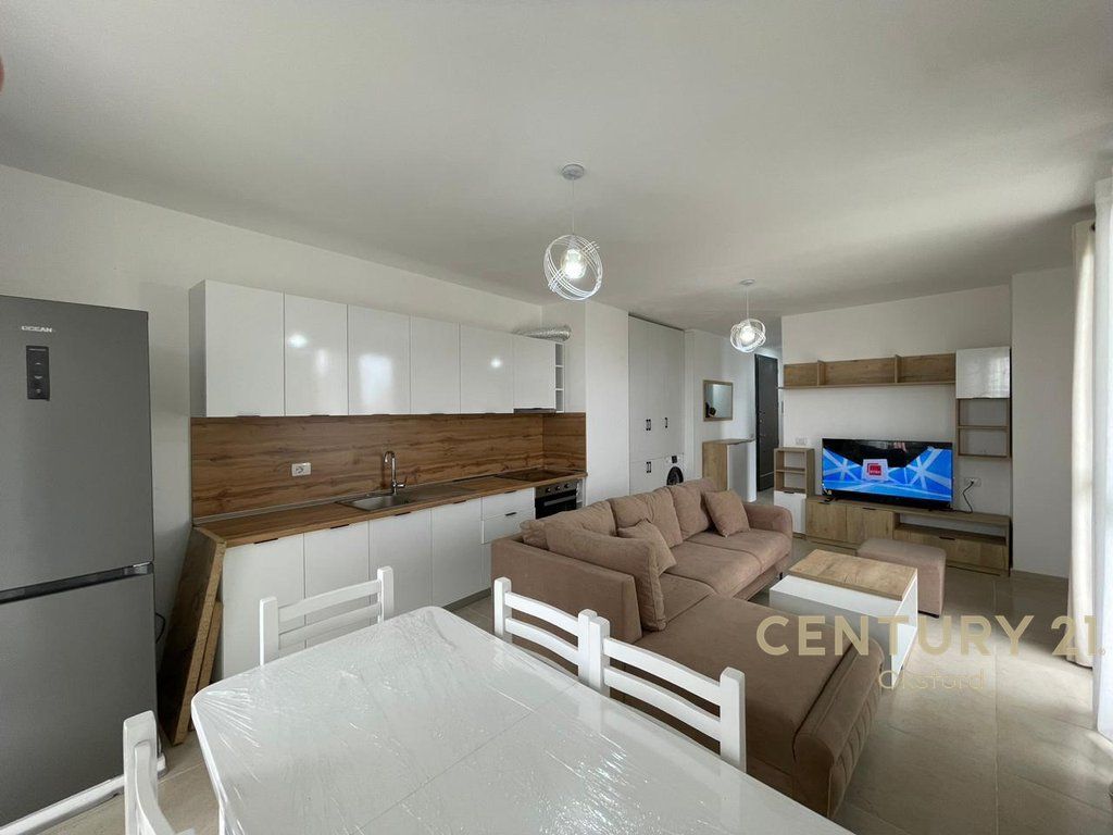 APARTAMENT PËR QIRA 2+1 TE 5 MAJI 500 € /Muaj Sip. Totale  107m2