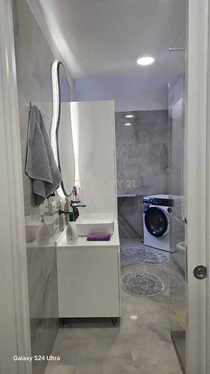 Appartamento 1+1 in Vendita sulla Prima Linea con Vista Mare, Scoglio di Kavaja, Durazzo !!