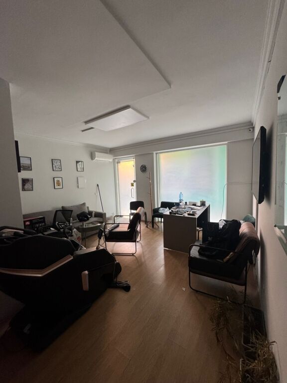 📣 QERA Ambient Zyre 📍 Komuna e Parisit 🛣️ Rruga "Tish Daija" ✨  🏢 Ndertim i Ri 🪜 Kati 0 📐 Siperfaqe 50 m2  💶 Cmimi 35.000 Leke/Muaj Neto