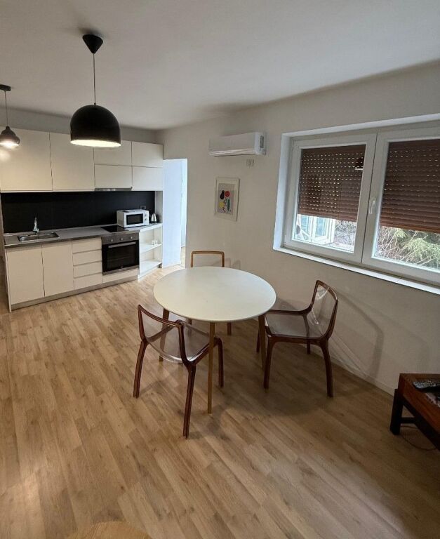 Jepet me qira apartament 1+1 – Rrugica e Salës, Rruga e Elbasanit