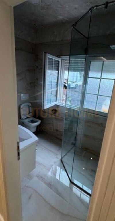 Shitet, Apartament 3+1+2 Poste Parkimi, Fresk
