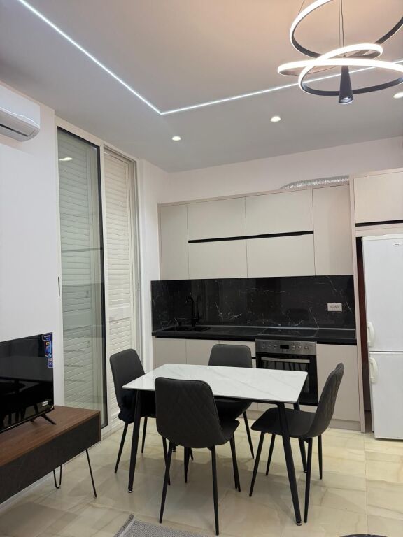 Jepet me qira apartament 1+1 te Kodra e Diellit!