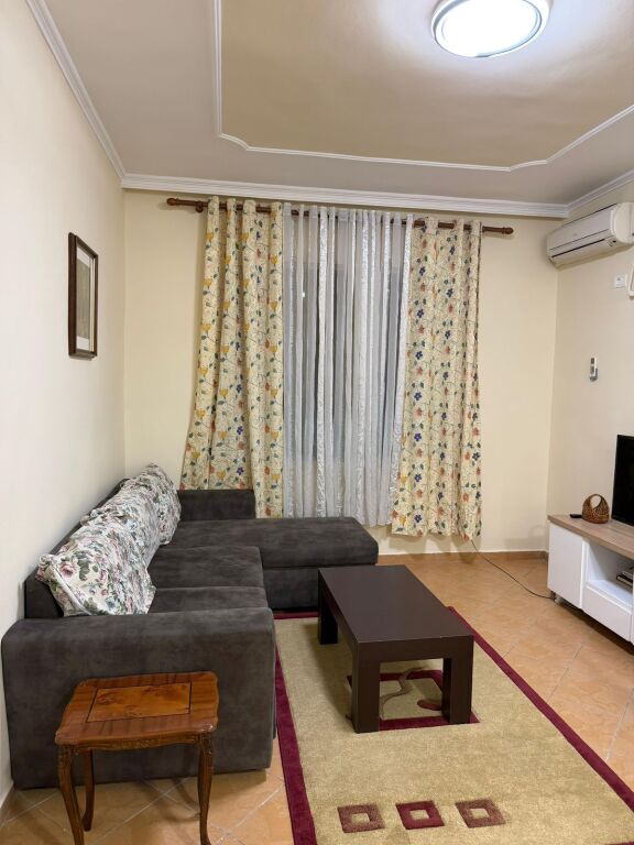 Apartament 1+1 me qira – Medreseja !