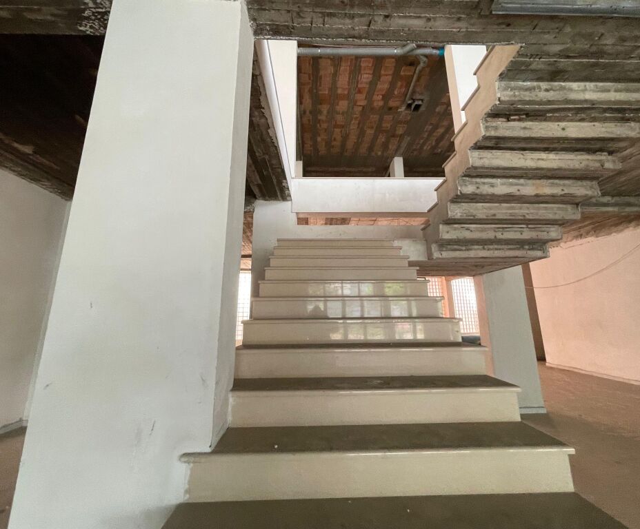 📌 Locale Commerciale in Affitto – Presso il Sottopassaggio del Comune ✨
