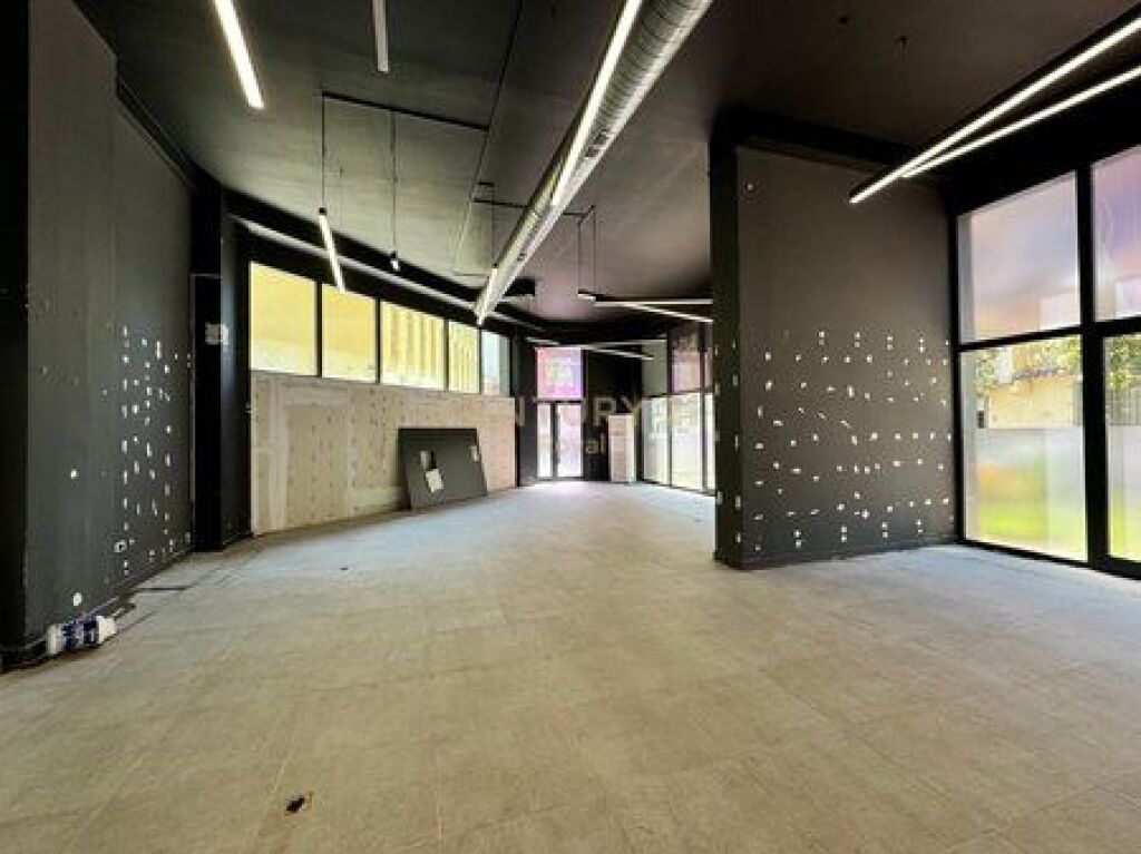  Commercial space for rent on Bardhok Biba Street