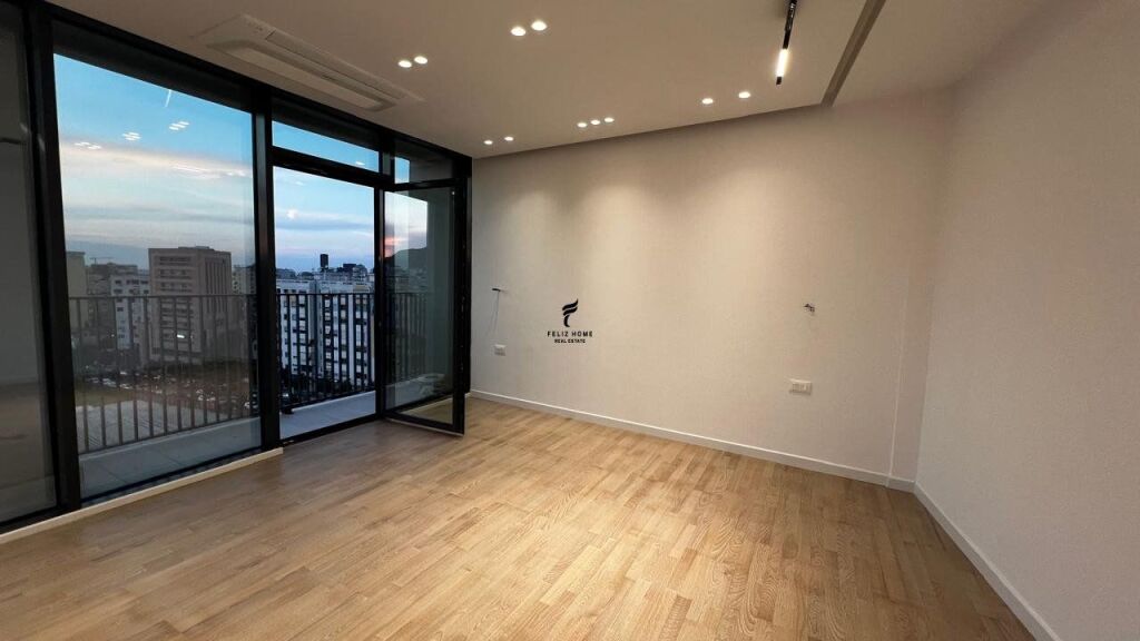 OFFICE FOR RENT 130 M2 LAKE VIEW 2000 EURO FH-72643