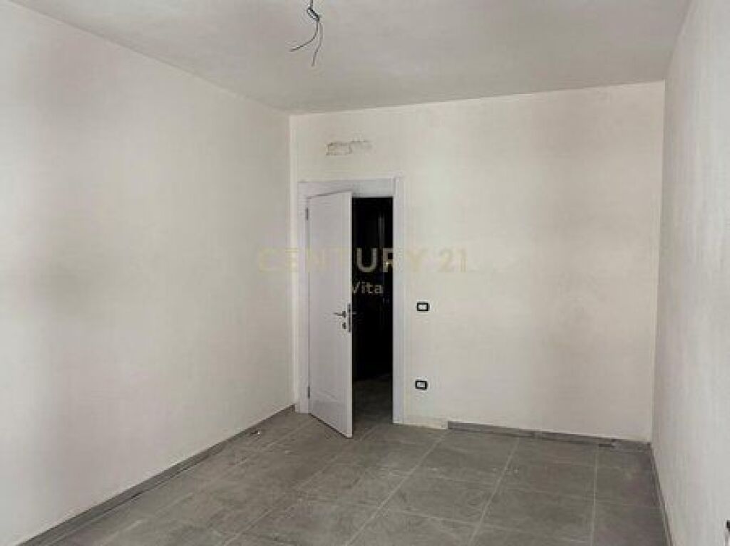 VENDESI APPARTAMENTO 1+1 + POSTO AUTO A QERRET !!!