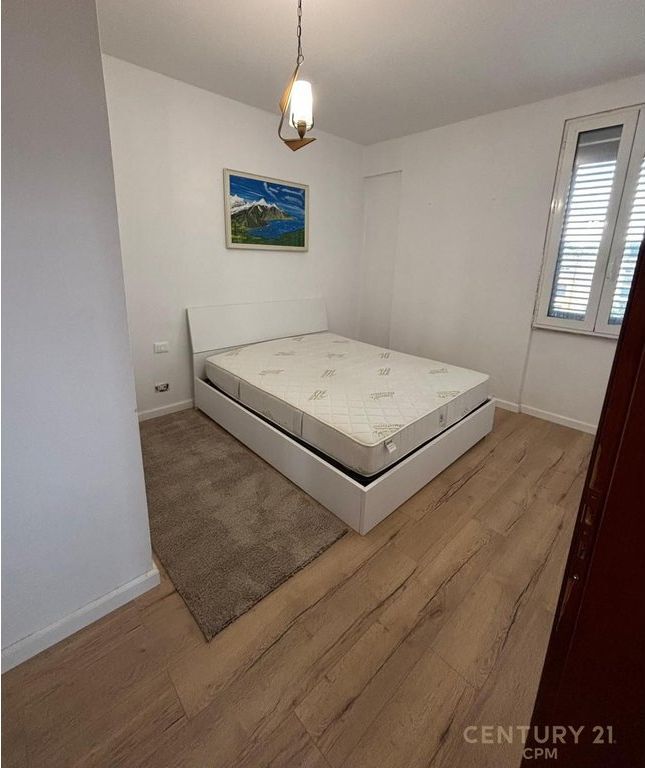 AFFITTASI APPARTAMENTO 3+1+2 PRESSO 21 DHJETORI!