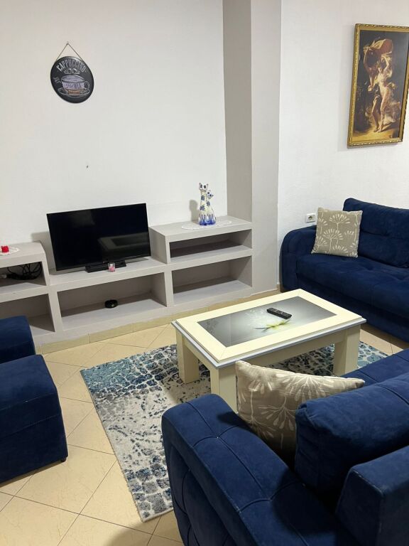 🏠Via 5 Maji, si affitta il secondo piano di una villa 1+1 arredata, 40.000 Leke