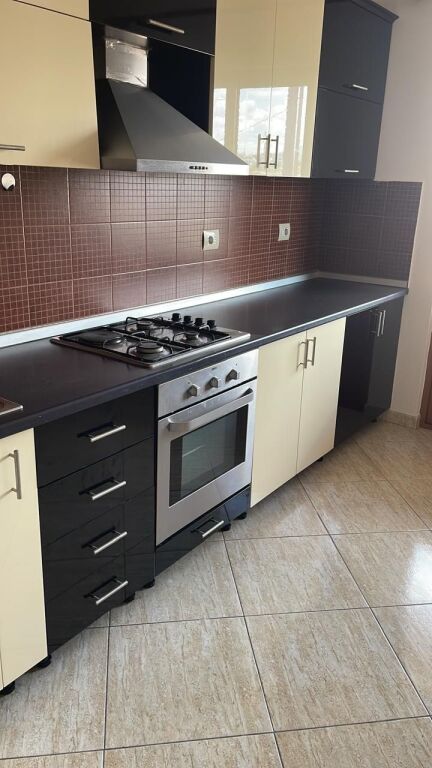 Qera | Shtëpi private 3 + 1 | Kinostudio | 400 €/muaj