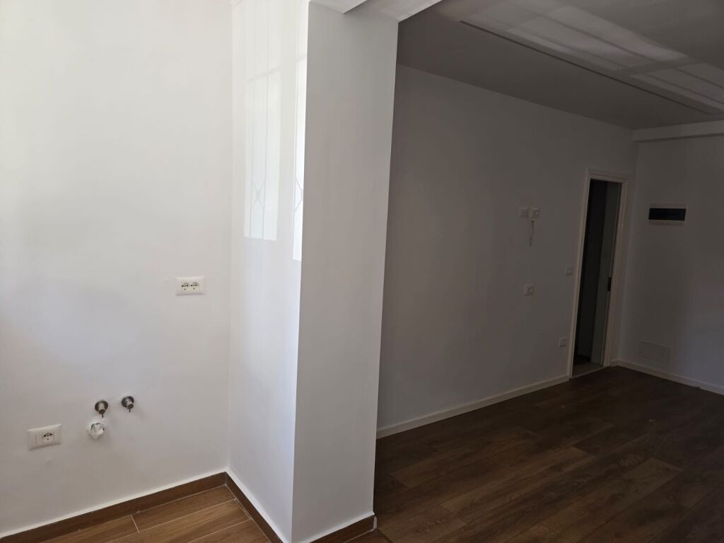 Shiten 2 gazoniere tek rruga bardhyl