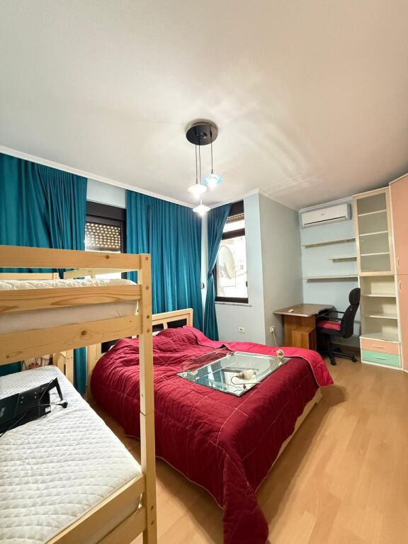 Apartament 2+1+2 me Qira – Zona e Bllokut, Tiran