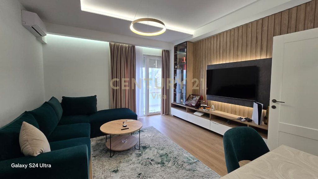 Appartamento 1+1 in Vendita sulla Prima Linea con Vista Mare, Scoglio di Kavaja, Durazzo !!