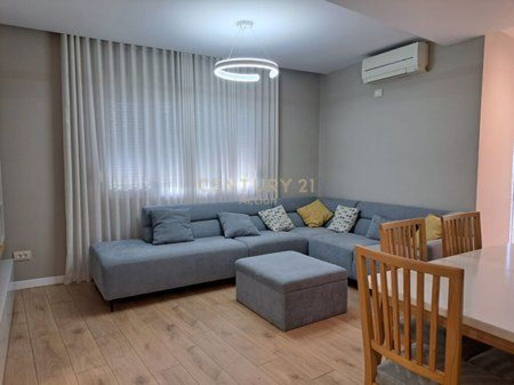 JAPIM ME QIRA APARTAMENT 2+1,Bulevardi i Ri!