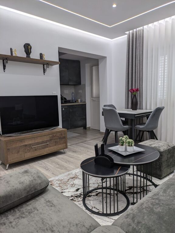Qera | Apartament 1 + 1 | Rruga Ferit Xhajko | 600 €/muaj