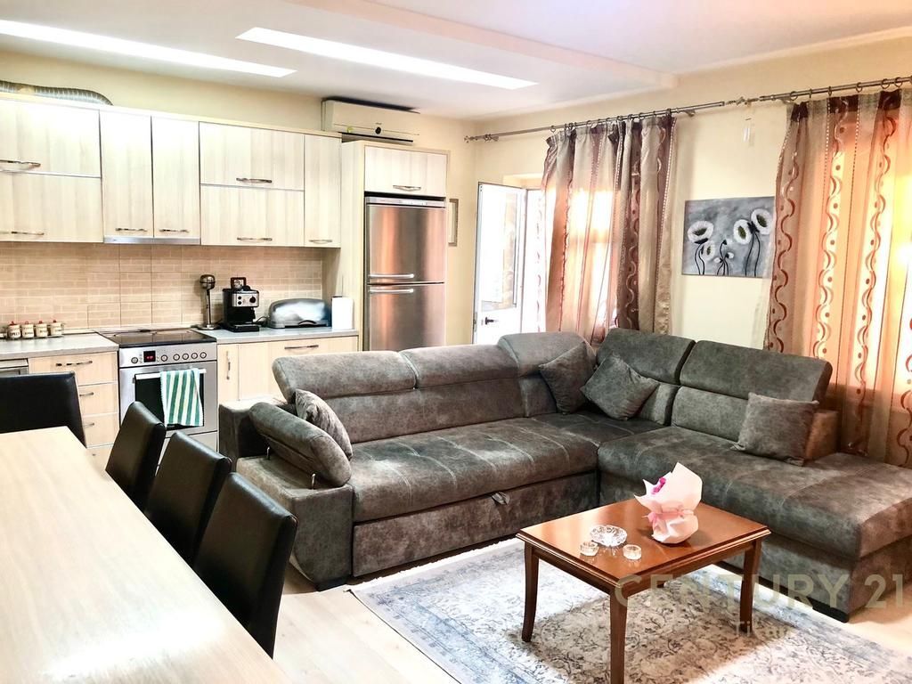Appartamento 2+1 in affitto a Komuna e Parisit 550 € /Mese Sup. Totale  86m2