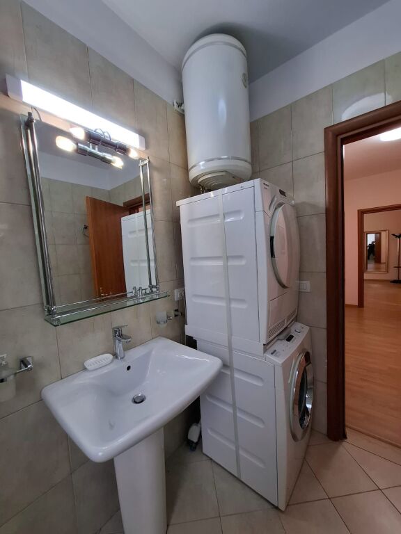 Affitto | Apartament 2 + 1 | Liqeni i Thate | 720 €/mese