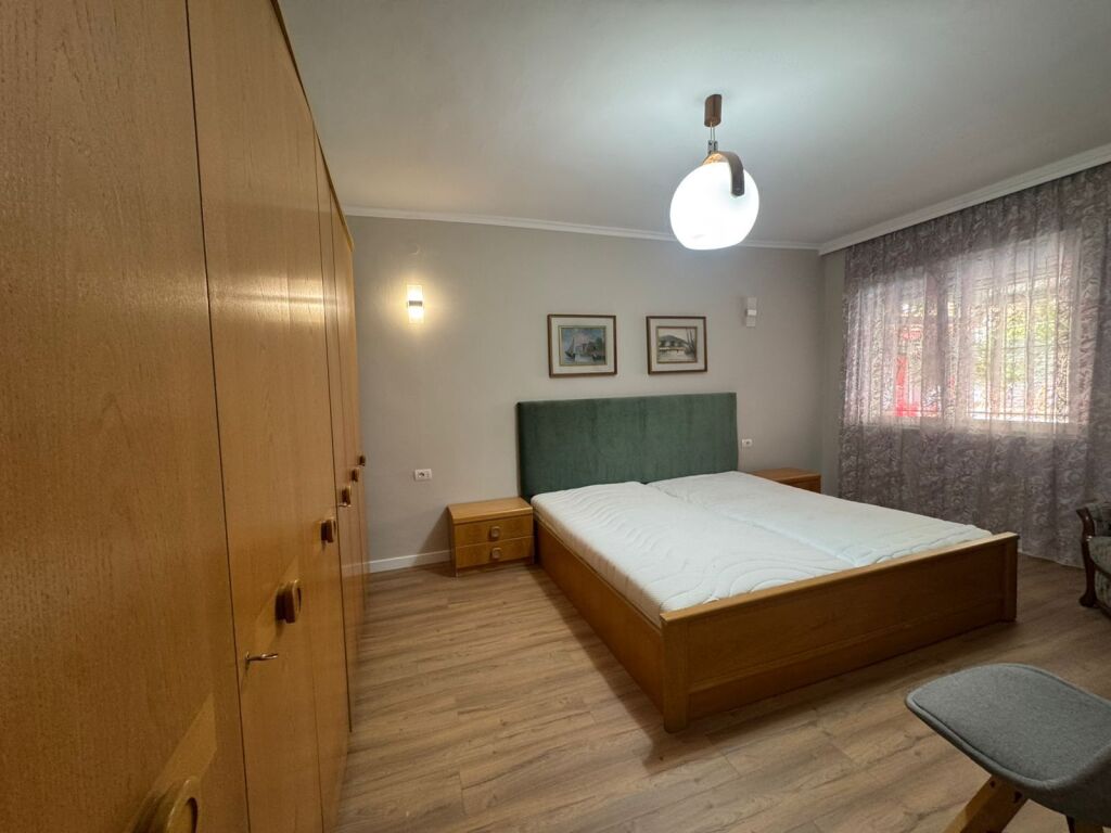 Apartament 2+1 me qira tek Ish Blloku prane Shkolles 11 Janari