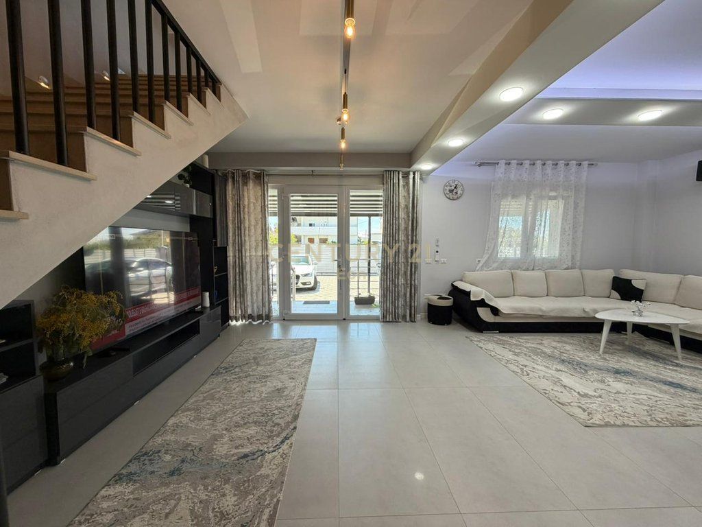VILLA MODERNA SU DUE PIANI IN VENDITA A XHAFZOTAJ, DURRES!