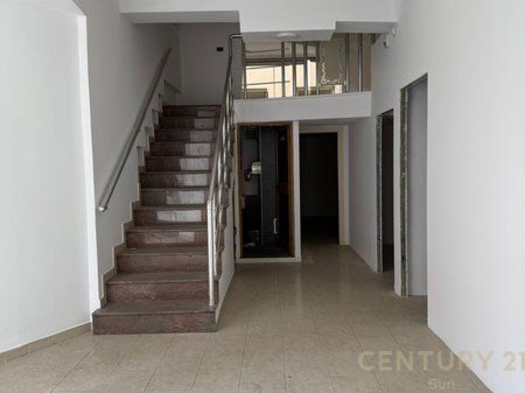  Ambient Komercial për Shitje në Shkollen e Baletit,
